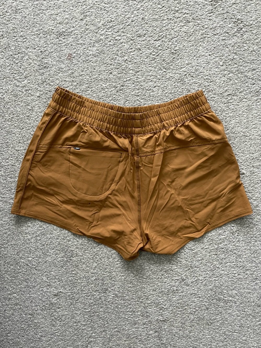 NWT Vuori Dash Performance Shorts in Dark Golden Size XL - Picture 2 of 7